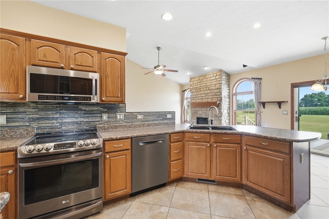 3678 Old Springfield Road Springfield, OH 45502 - Photo 21 of 65 stainless steel appliances