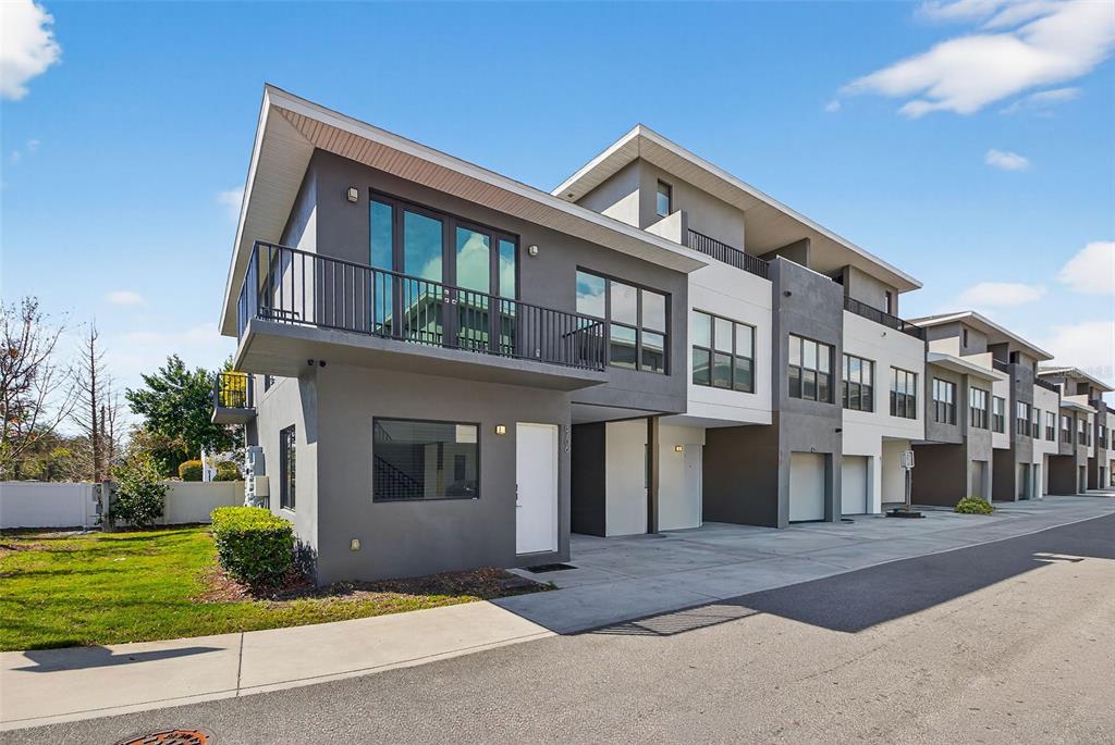 8706 Palm Ranches Place Tampa, FL 33614 - Photo 3 of 23