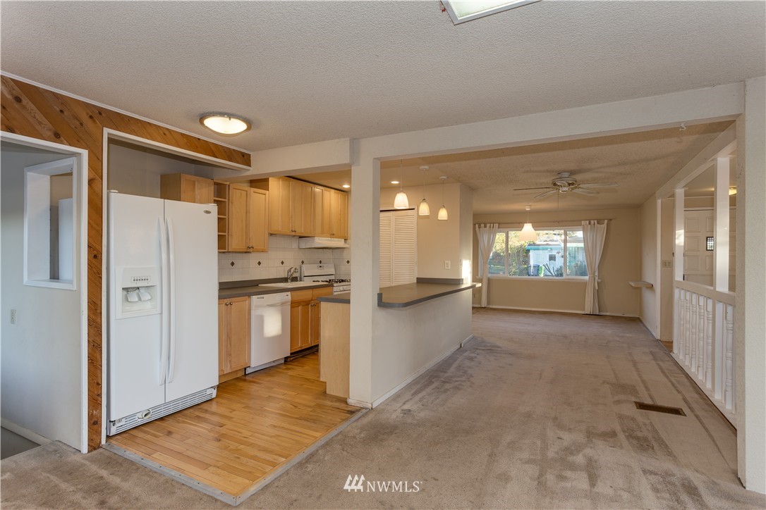 2609 Northeast 6th Place Renton, WA 98056 - Photo 5 of 21