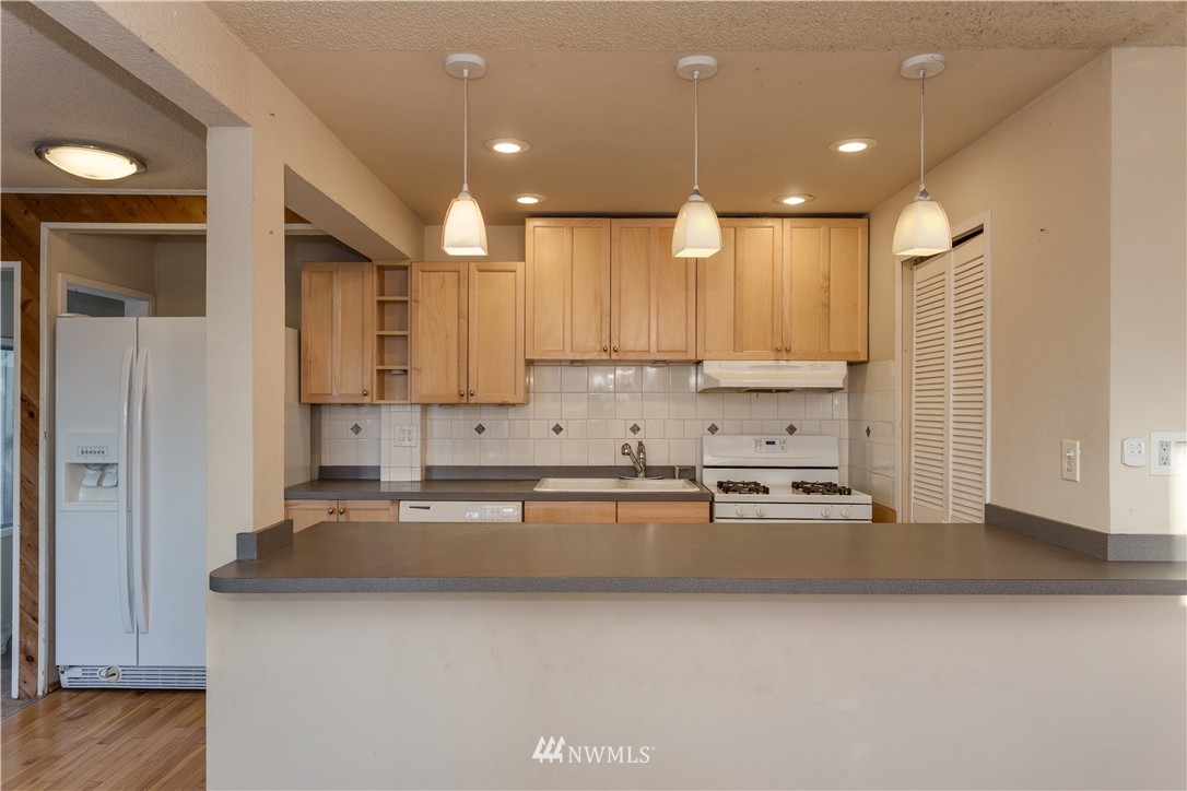 2609 Northeast 6th Place Renton, WA 98056 - Photo 6 of 21