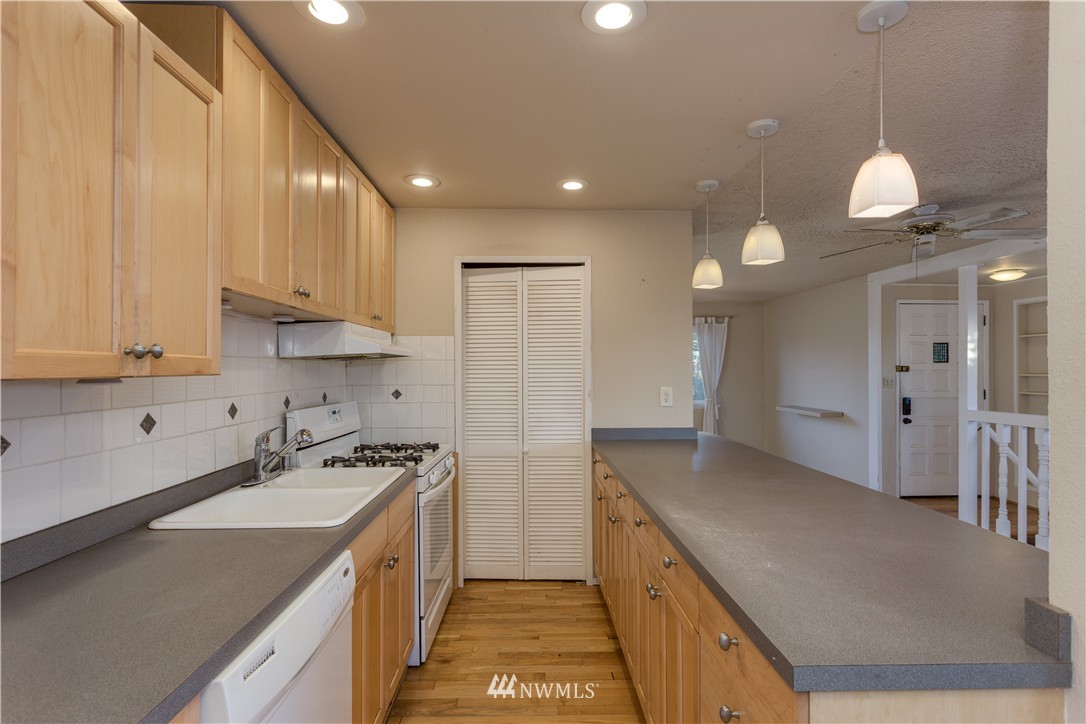 2609 Northeast 6th Place Renton, WA 98056 - Photo 7 of 21