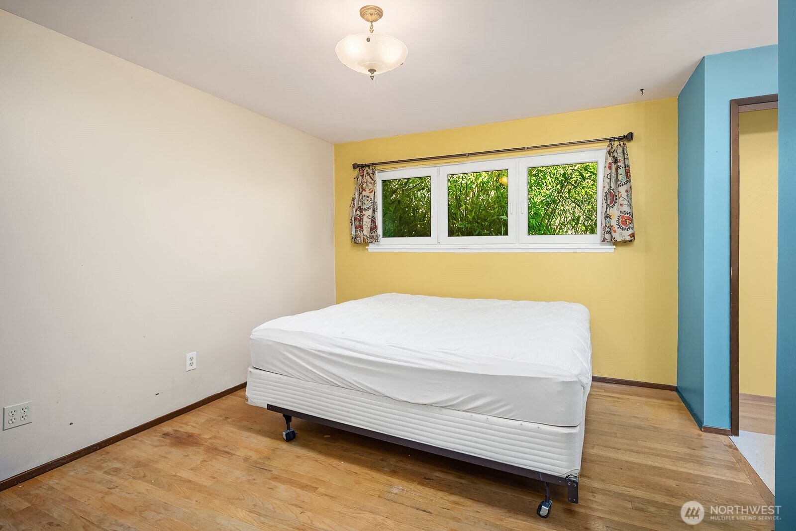 856 Stetson Avenue Kent, WA 98031 - Photo 21 of 39 a room with a bed and a window