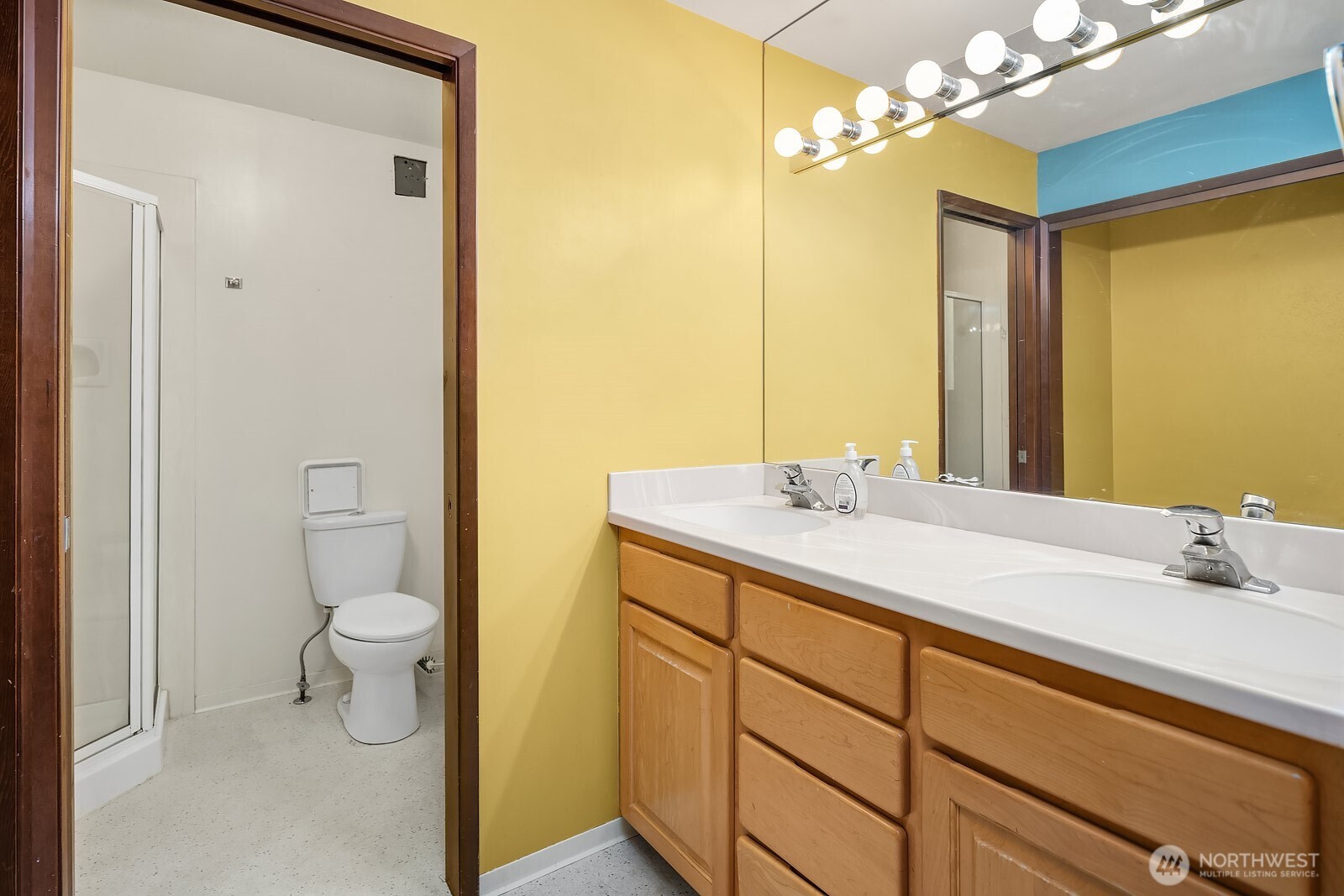 856 Stetson Avenue Kent, WA 98031 - Photo 22 of 39 a bathroom with a sink vanity and a mirror