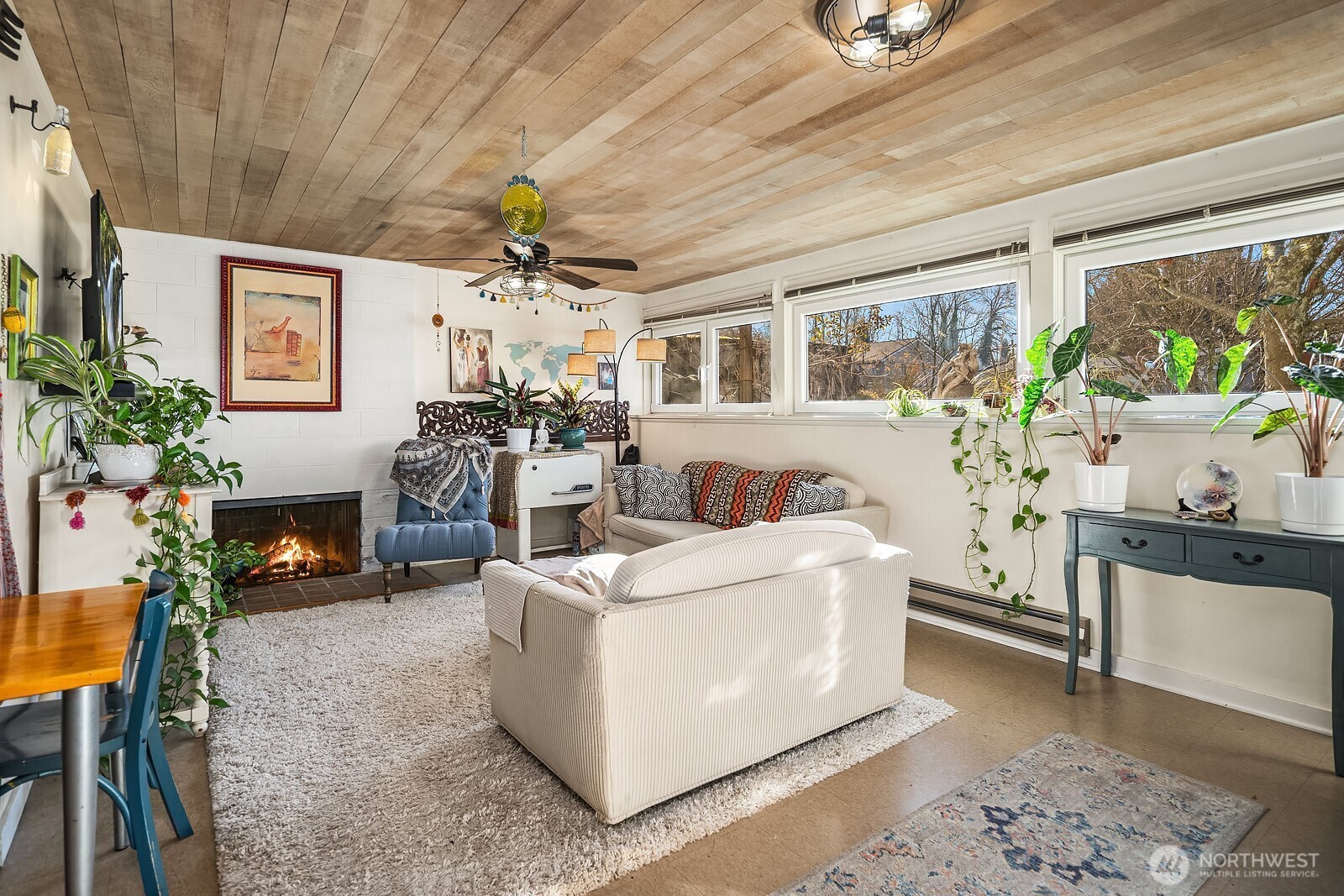 856 Stetson Avenue Kent, WA 98031 - Photo 23 of 39 a living room with furniture a fireplace and a chandelier