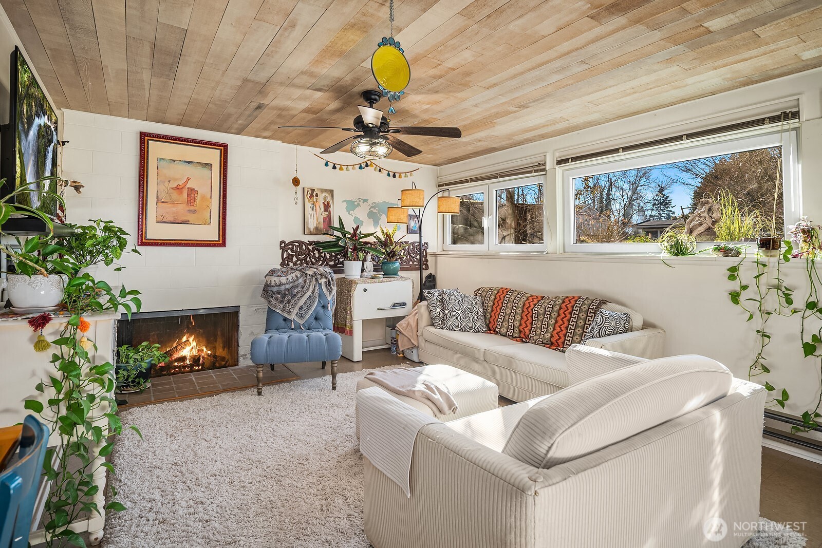 856 Stetson Avenue Kent, WA 98031 - Photo 24 of 39 a living room with furniture and a fireplace