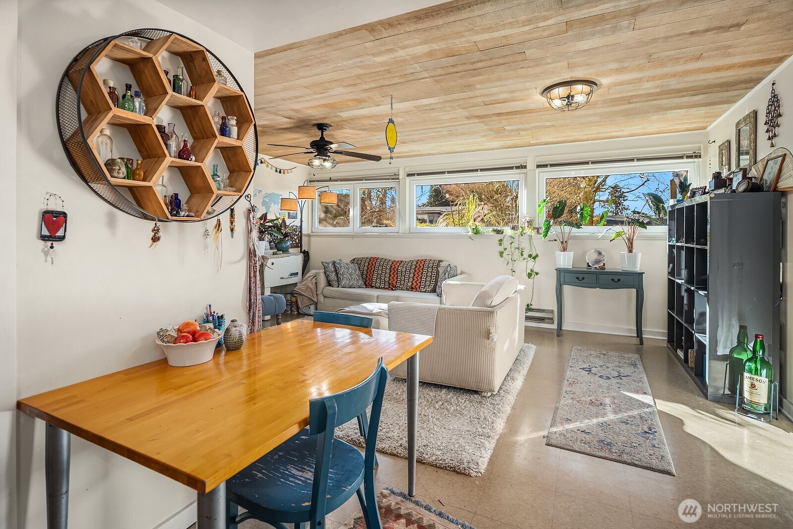 856 Stetson Avenue Kent, WA 98031 - Photo 29 of 39 a living room with furniture and a flat screen tv