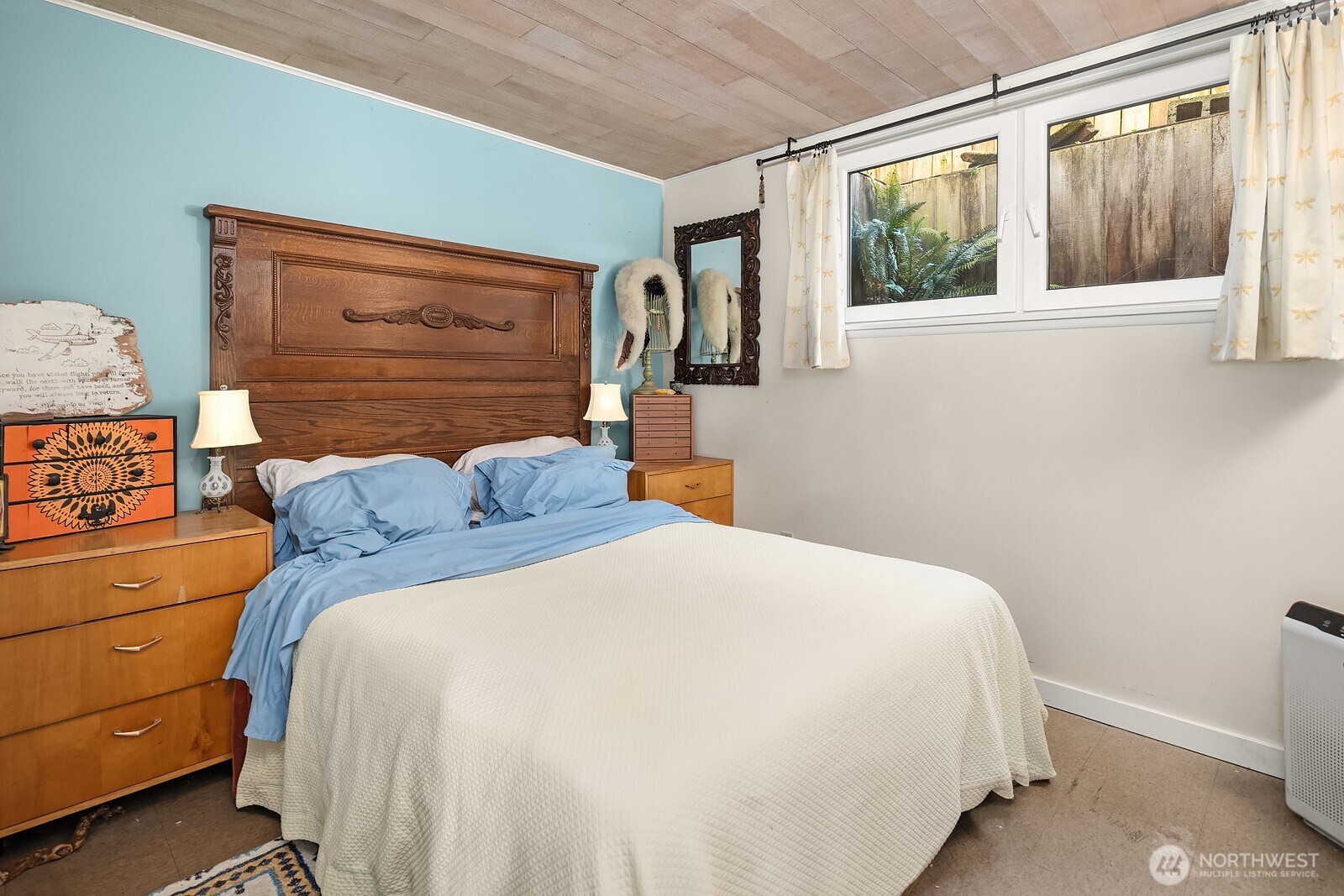 856 Stetson Avenue Kent, WA 98031 - Photo 30 of 39 a bedroom with a bed and a window