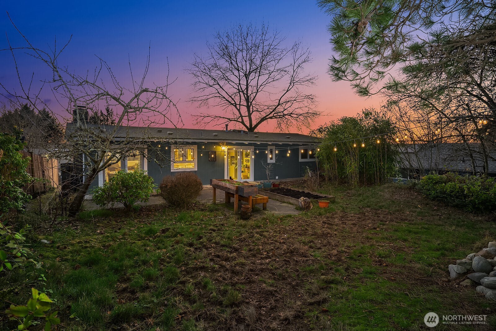 856 Stetson Avenue Kent, WA 98031 - Photo 36 of 39 a backyard of a house with yard and outdoor seating