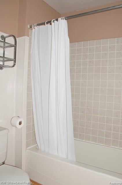 3900 Elmhurst Road Waterford, MI 48328 - Photo 19 of 29 bath.jpg