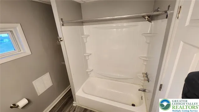 $1,300 | 72 East Bacon Street, Palo Alto, PA 17901