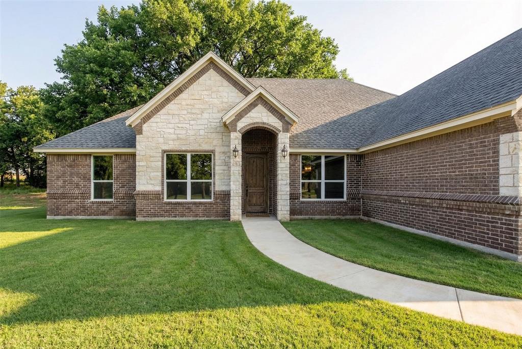 306 Garden Court Springtown, TX 76082 - Photo 3 of 39