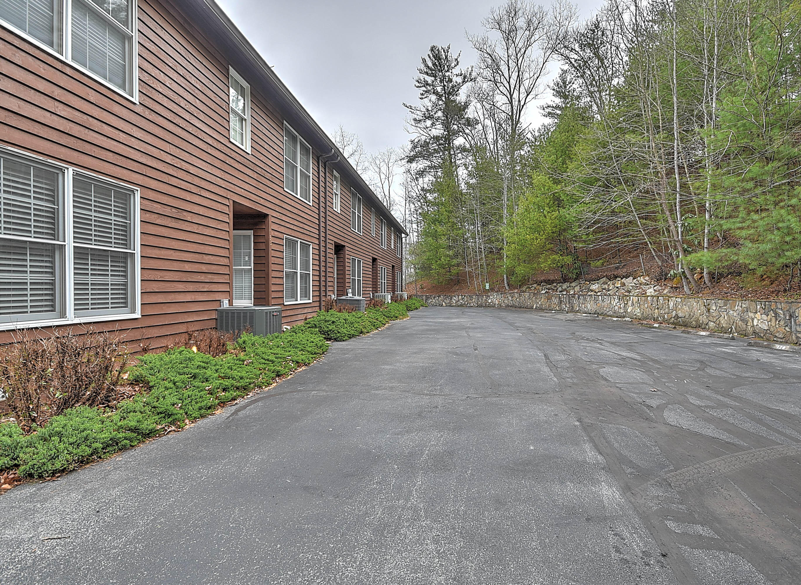 137 Lakeview Terr, Unit 137 Butler, TN 37640 - Photo 2 of 58 Terrace-3