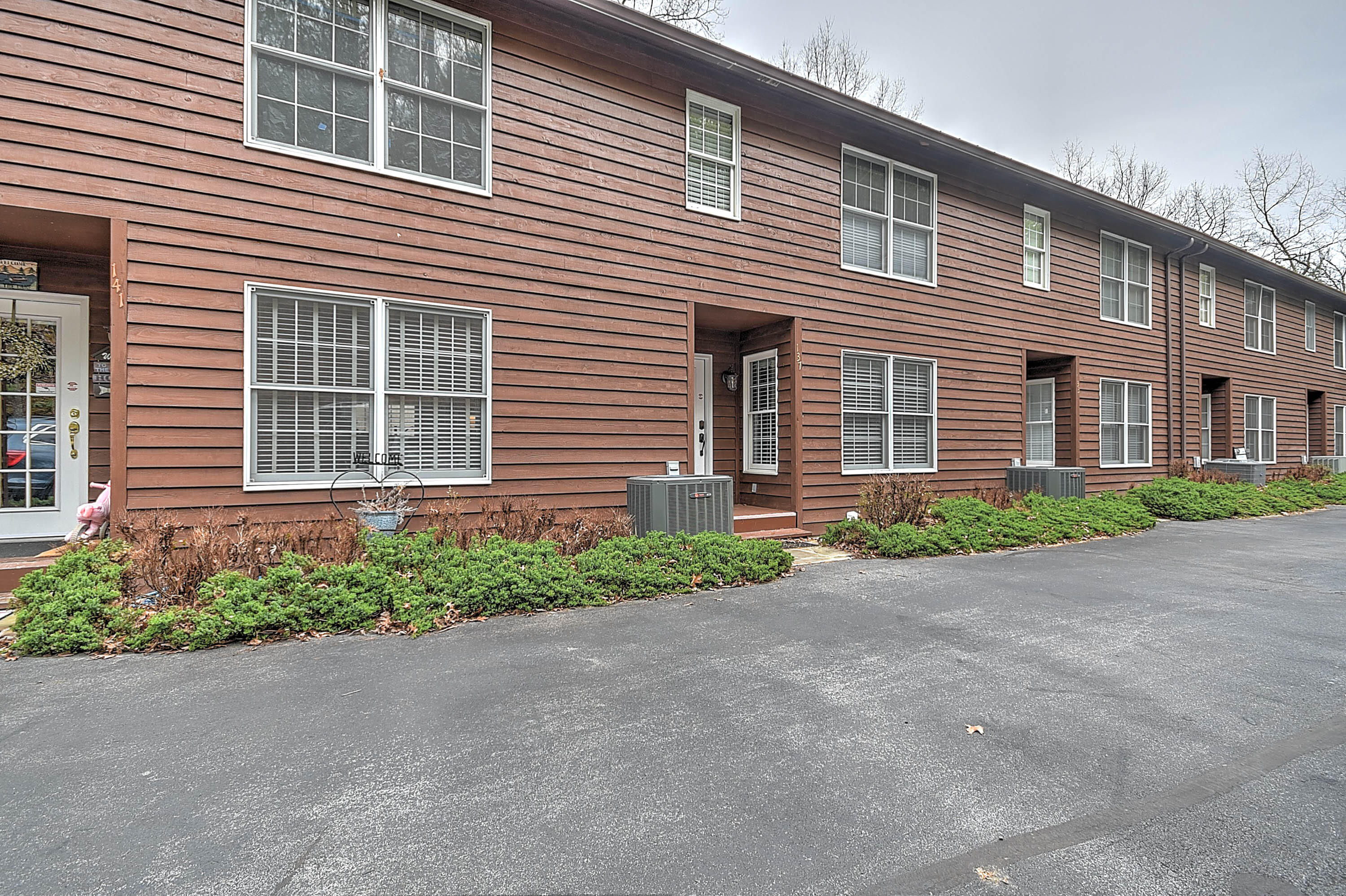 137 Lakeview Terr, Unit 137 Butler, TN 37640 - Photo 3 of 58 Terrace