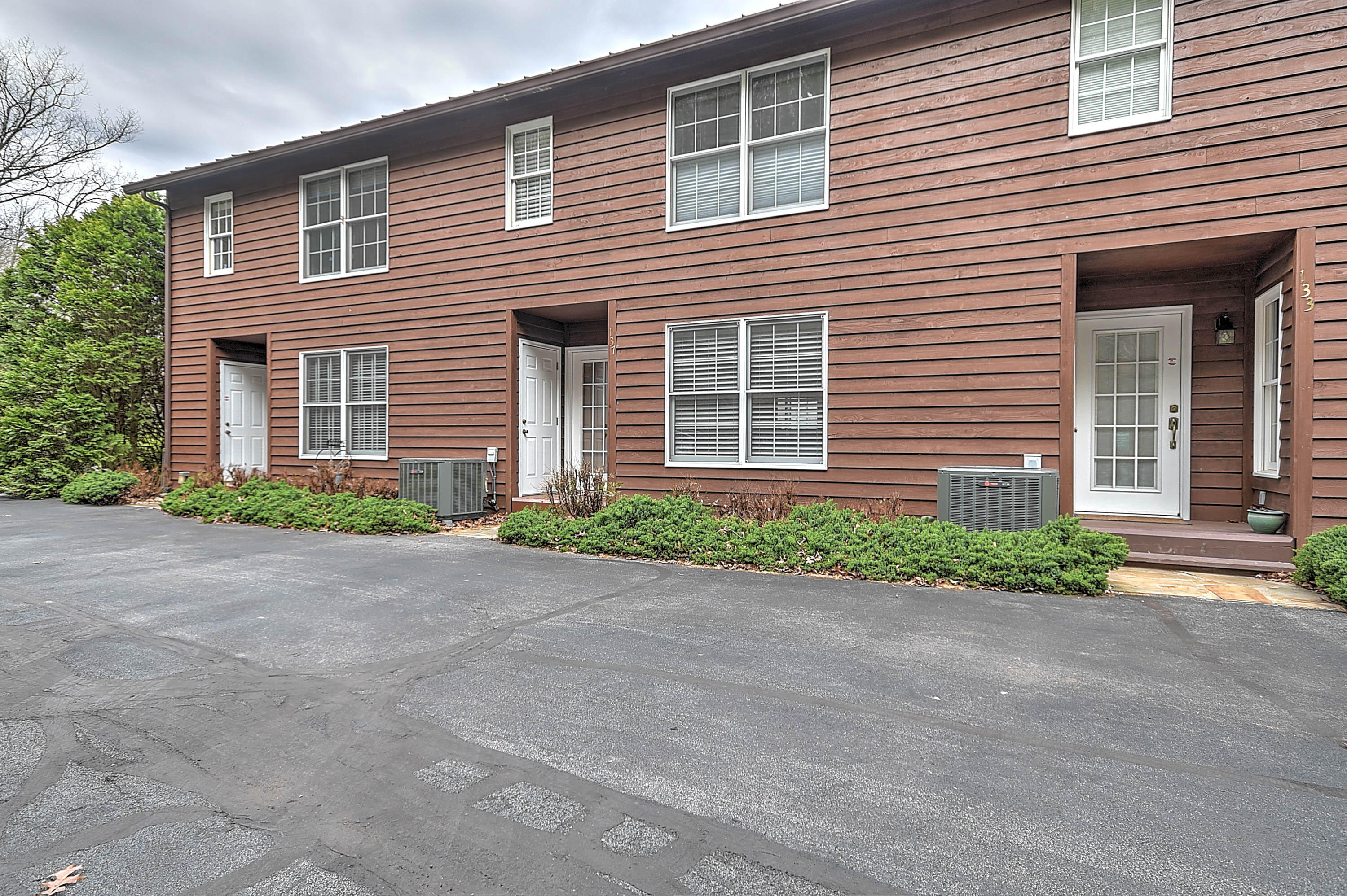 137 Lakeview Terr, Unit 137 Butler, TN 37640 - Photo 4 of 58 Terrace-4