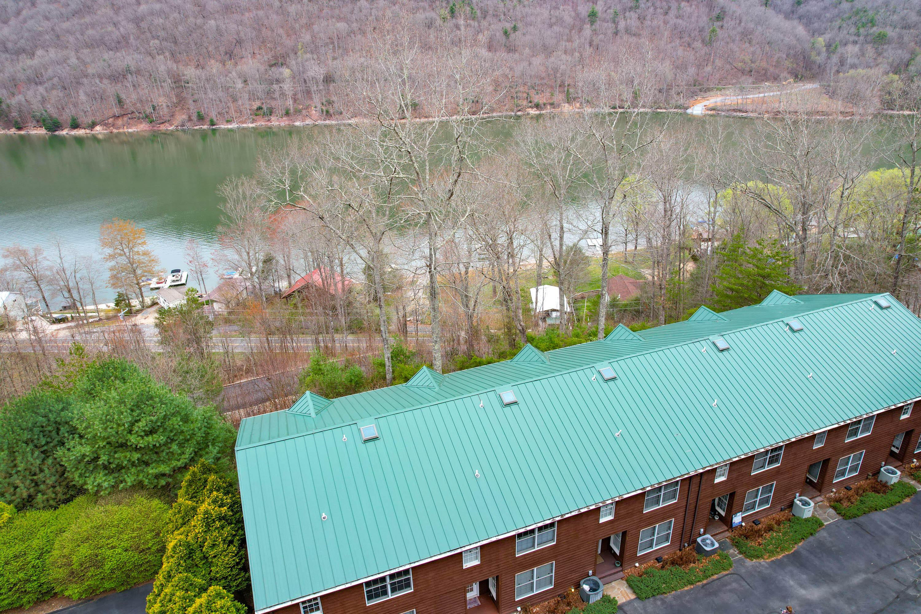 137 Lakeview Terr, Unit 137 Butler, TN 37640 - Photo 41 of 58 Terrace Drone