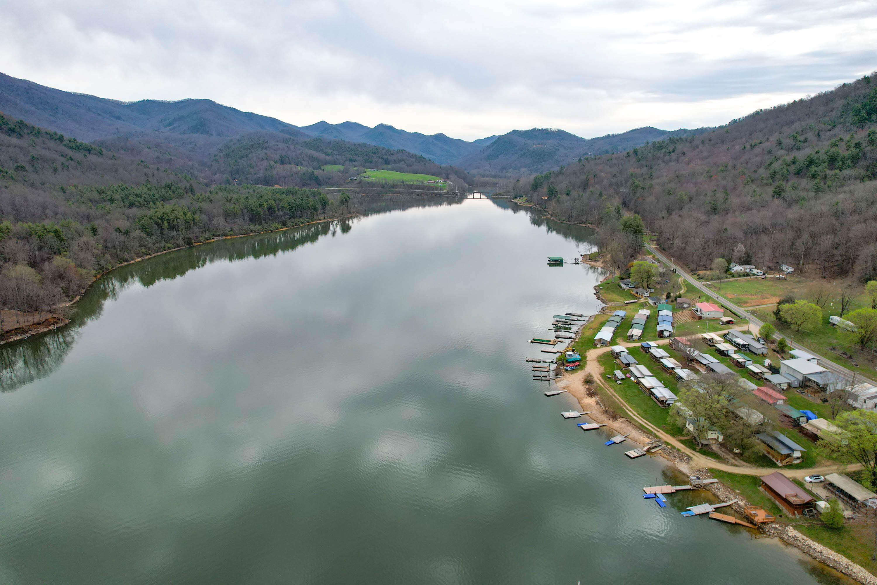 137 Lakeview Terr, Unit 137 Butler, TN 37640 - Photo 49 of 58 Terrace Drone-10
