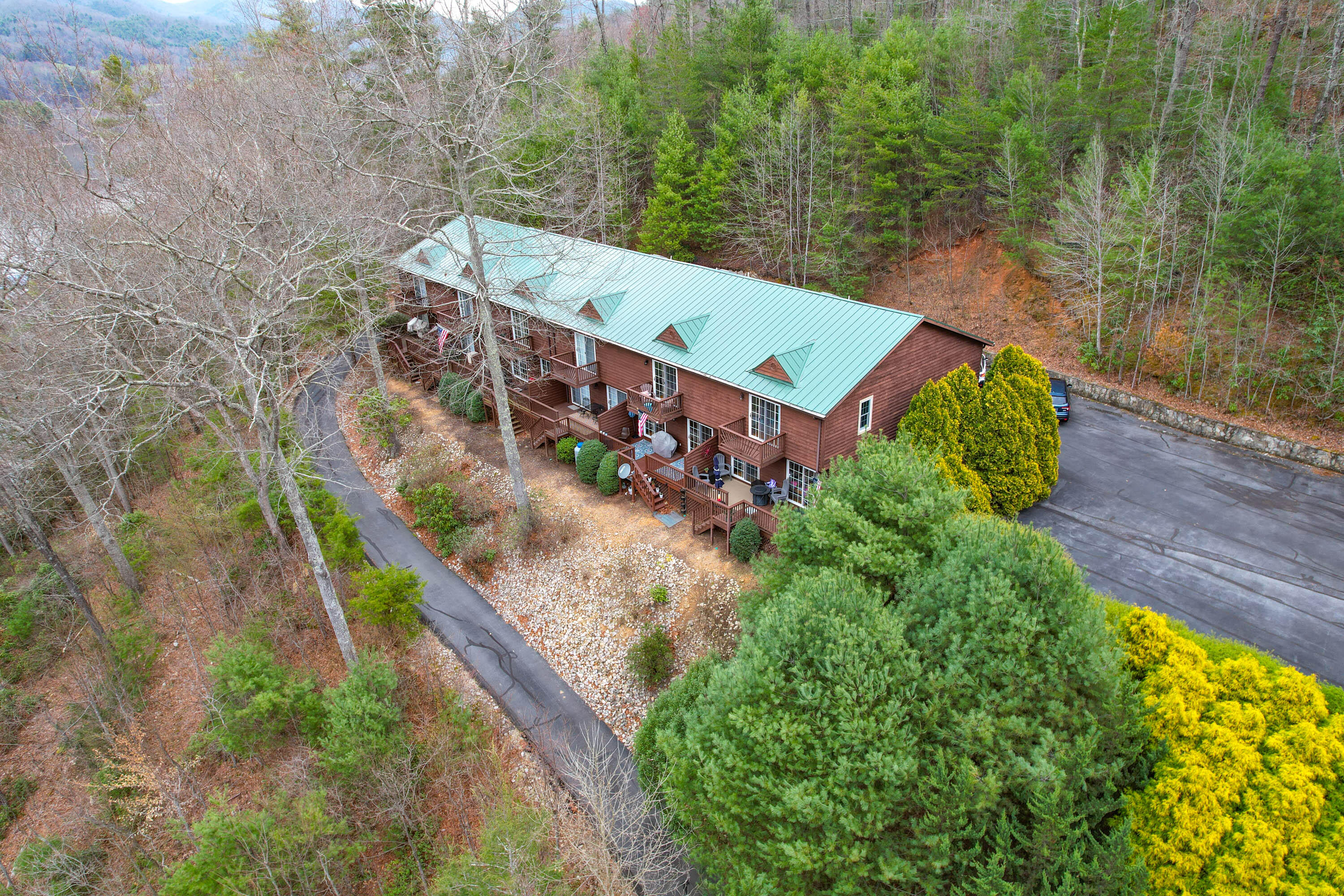 137 Lakeview Terr, Unit 137 Butler, TN 37640 - Photo 5 of 58 Terrace Drone-9