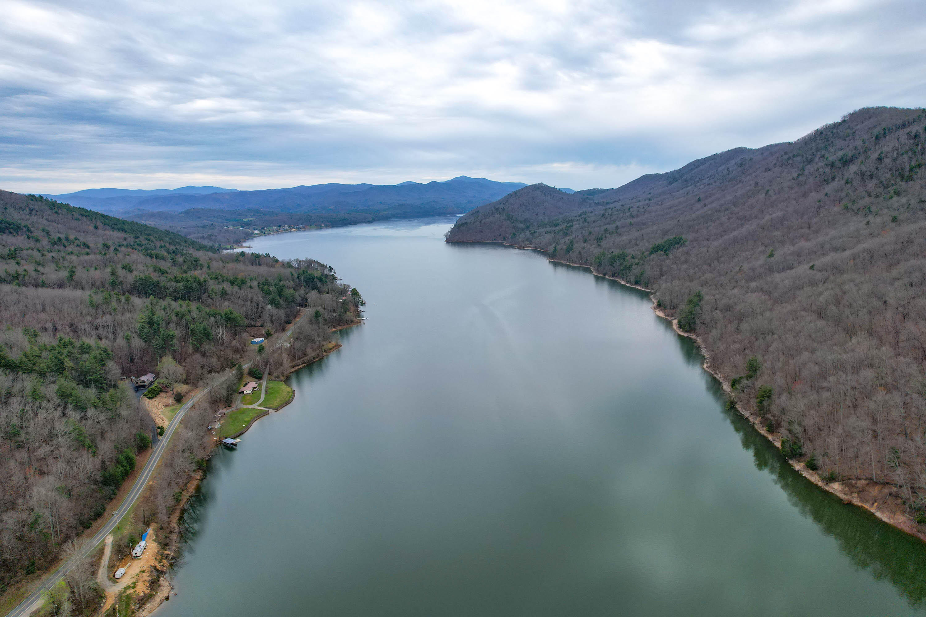 137 Lakeview Terr, Unit 137 Butler, TN 37640 - Photo 52 of 58 Terrace Drone-13