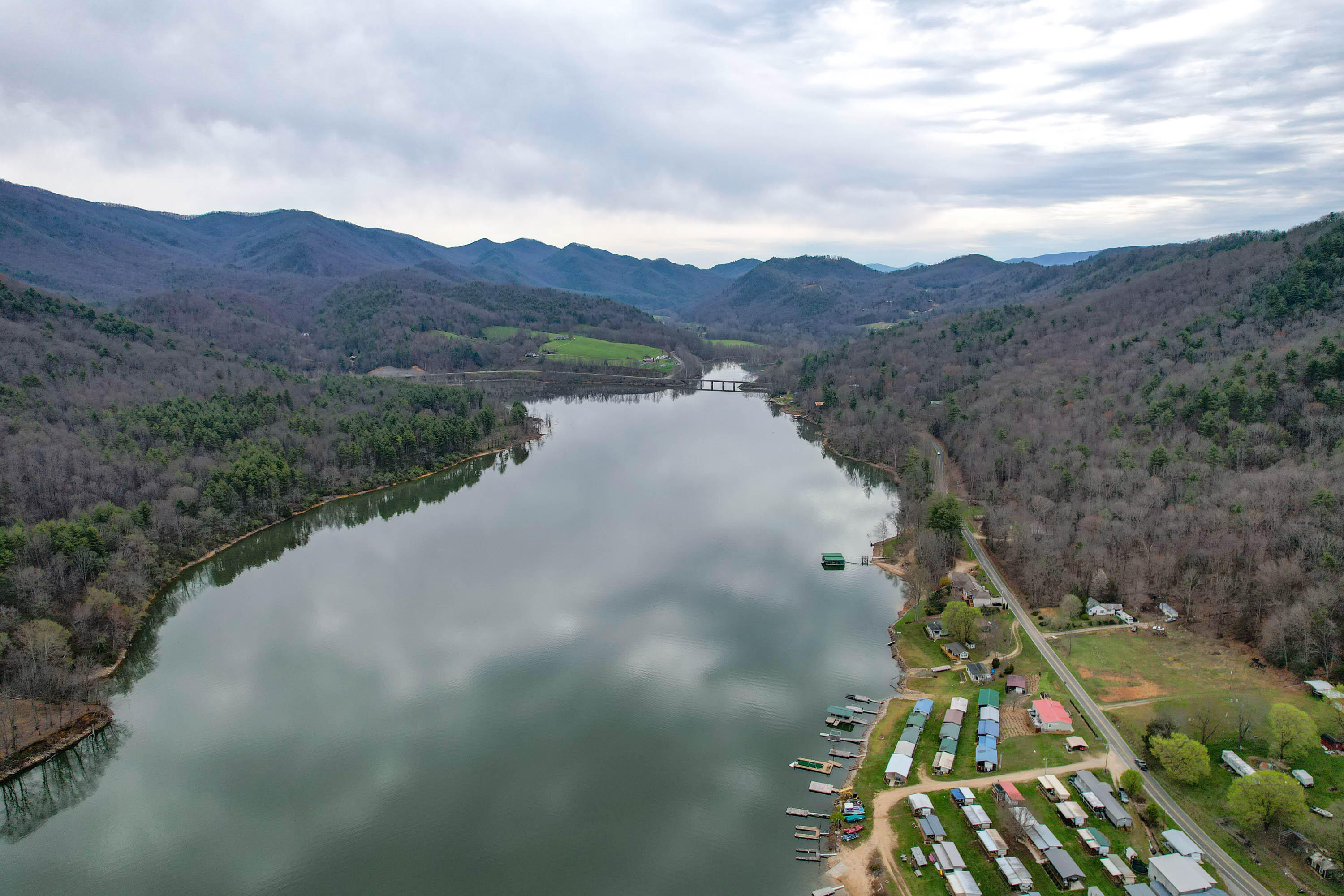 137 Lakeview Terr, Unit 137 Butler, TN 37640 - Photo 53 of 58 Terrace Drone-14