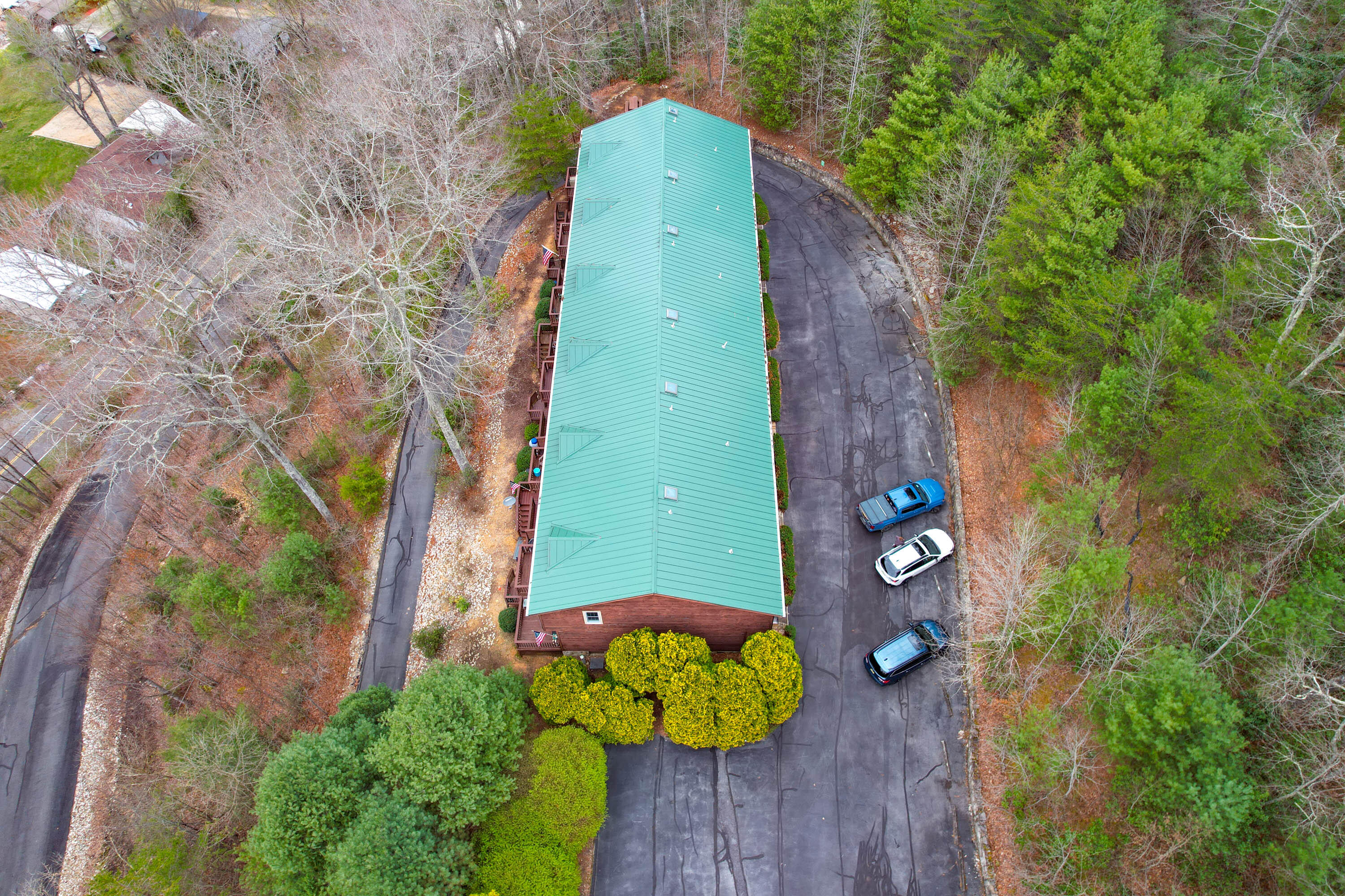 137 Lakeview Terr, Unit 137 Butler, TN 37640 - Photo 54 of 58 Terrace Drone-15