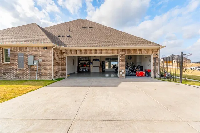 $850,000 | 409 Wood Duck Drive, Sunnyvale, TX 75182