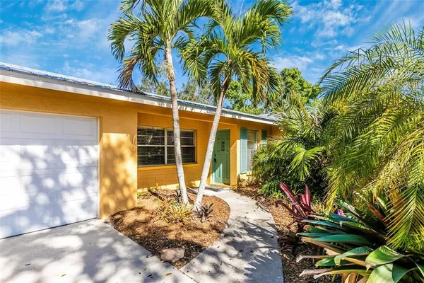 a view of a back yard of the house
