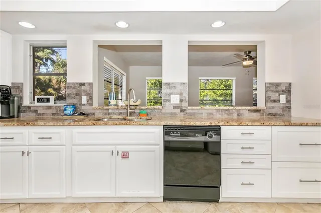 a view of a livingroom with furniture