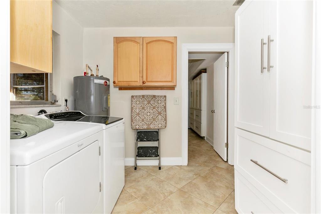 3039 Chase Circle Sarasota, FL 34231 - Photo 41 of 55 a view of living room washer and dryer