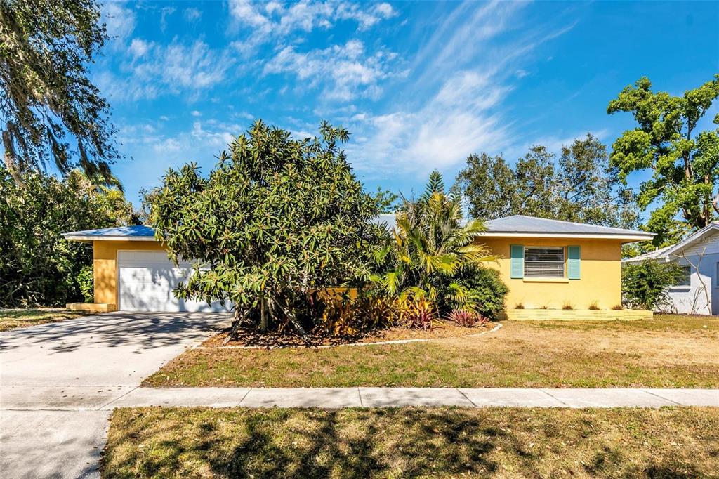 3039 Chase Circle Sarasota, FL 34231 - Photo 44 of 55 a front view of a house with a yard