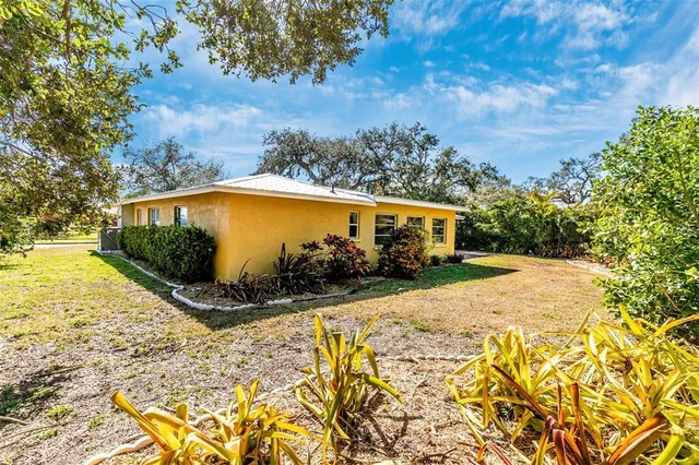 $4,000 | 3039 Chase Circle, Sarasota, FL 34231