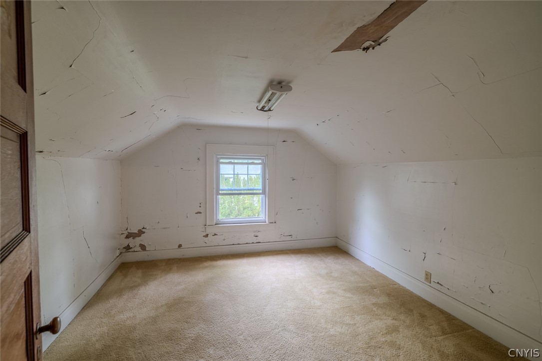 216 Hampton Road Syracuse, NY 13203 - Photo 32 of 40 Attic Finished Room