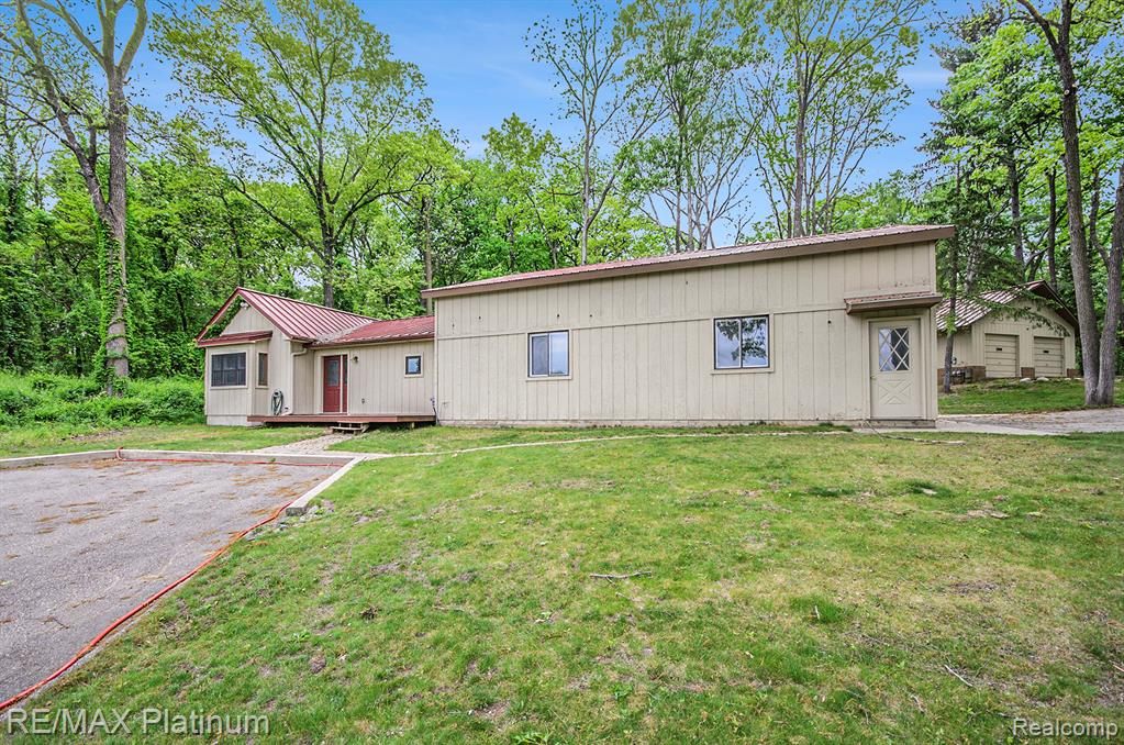 11095 Hibner Road Hartland, MI 48353 - Photo 36 of 49 Gallery Image 36
