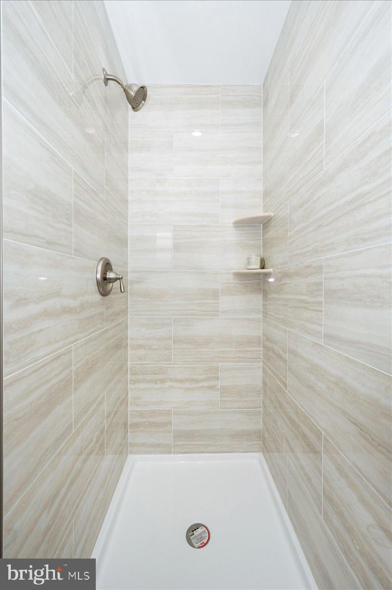 12144 Turnstone Court, Unit 87 Silver Spring, MD 20904 - Photo 36 of 56 a bathroom with a bathtub