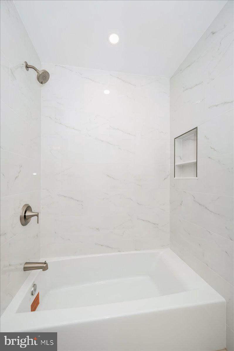 12144 Turnstone Court, Unit 87 Silver Spring, MD 20904 - Photo 37 of 56 a bathroom with a bathtub