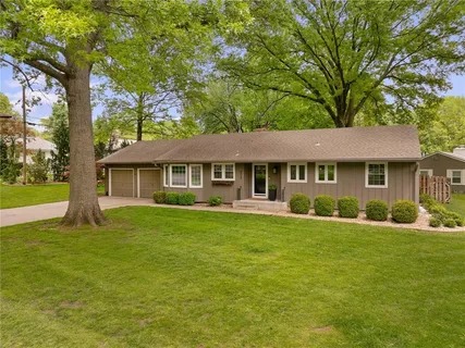 $495,000 | 6525 Hodges Drive, Prairie Village, KS 66208