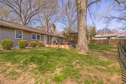 $495,000 | 6525 Hodges Drive, Prairie Village, KS 66208