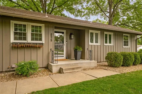 $495,000 | 6525 Hodges Drive, Prairie Village, KS 66208