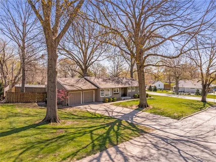 $495,000 | 6525 Hodges Drive, Prairie Village, KS 66208