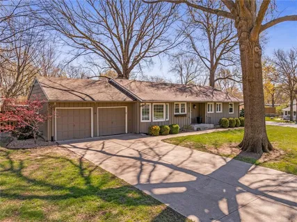 $495,000 | 6525 Hodges Drive, Prairie Village, KS 66208