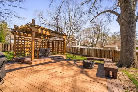 $495,000 | 6525 Hodges Drive, Prairie Village, KS 66208