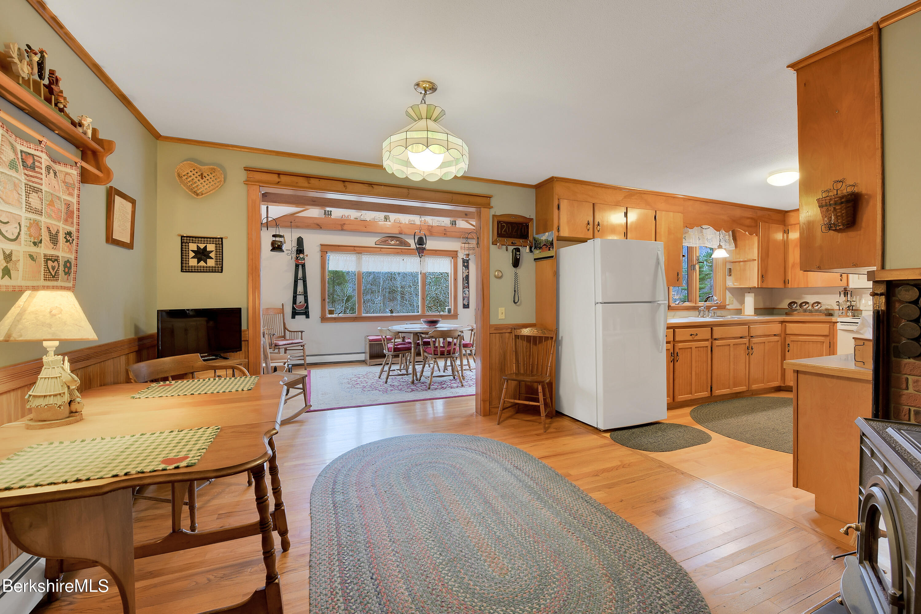 100 Town Hill Road Middlefield, MA 01011 - Photo 9 of 76 9-Breakfast-Area