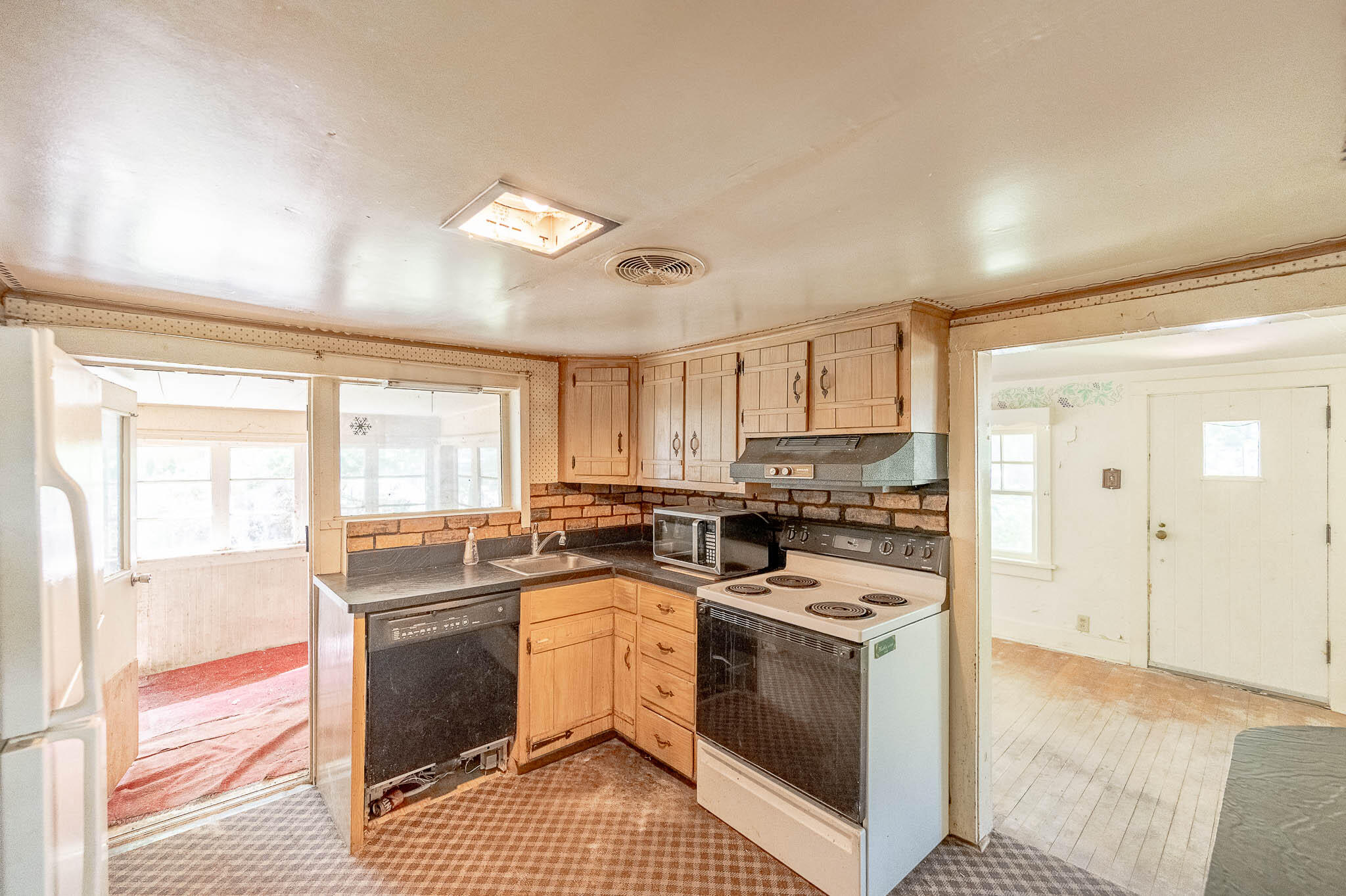 803 East Lisbon Road Oconomowoc, WI 53066 - Photo 4 of 11 Lisbon - 020