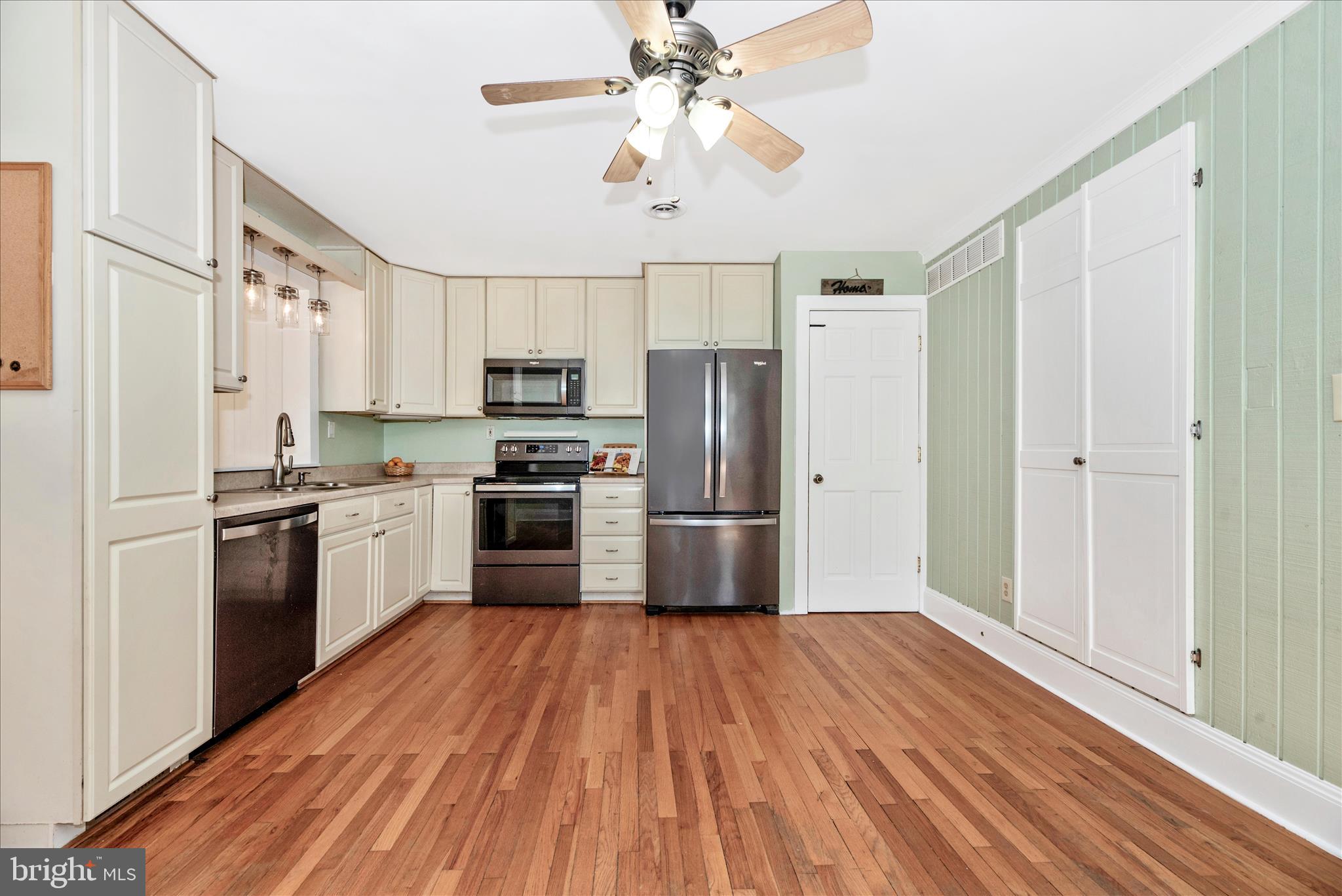 1403 Streaker Road Sykesville, MD 21784 - Photo 13 of 57 Kitchen Dining Area