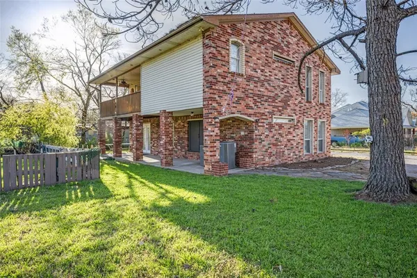 $1,650 | 812 Driftwood Drive, Shady Shores, TX 76208