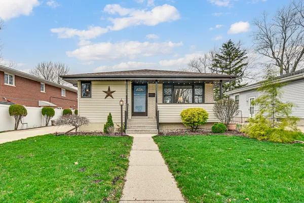 $239,800 | 18538 Oakley Avenue, Lansing, IL 60438