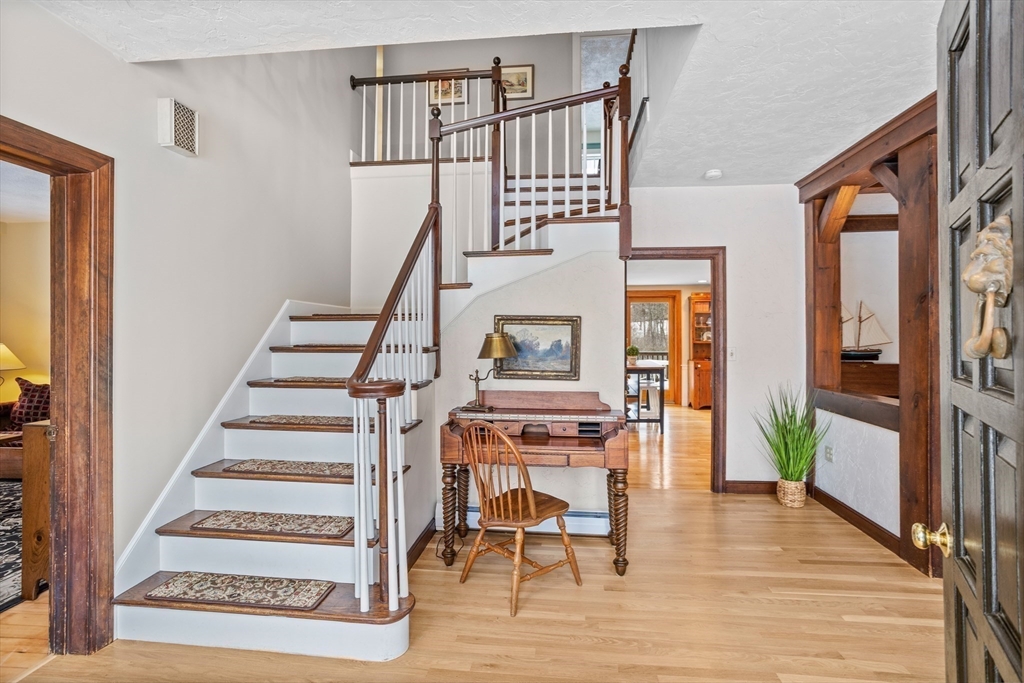 321 North Road Bedford, MA 01730 - Photo 15 of 41