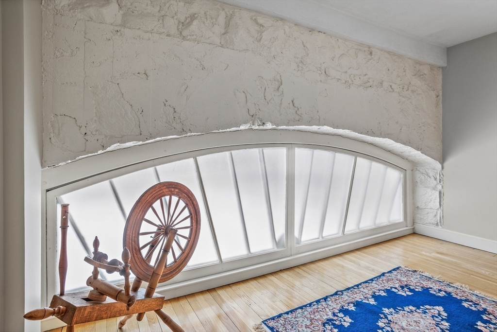 321 North Road Bedford, MA 01730 - Photo 19 of 41