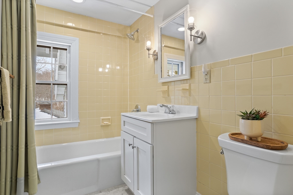 321 North Road Bedford, MA 01730 - Photo 24 of 41