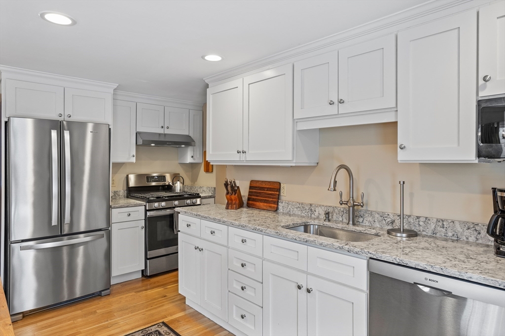 321 North Road Bedford, MA 01730 - Photo 6 of 41