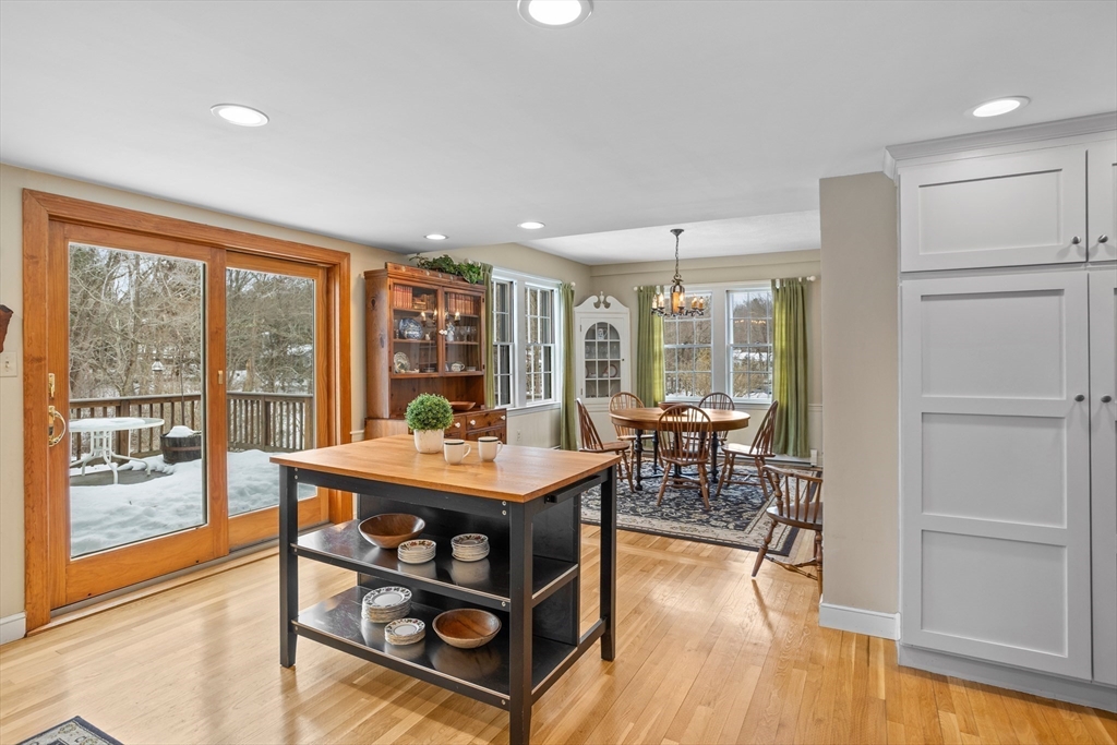 321 North Road Bedford, MA 01730 - Photo 7 of 41